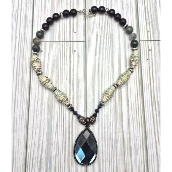 Artisan Black & Green Bead & Faux Paper Collar Teardrop Pendant Necklace 16" - Picture 9 of 11